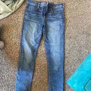 American Eagle Light Wash Women’s Jeans